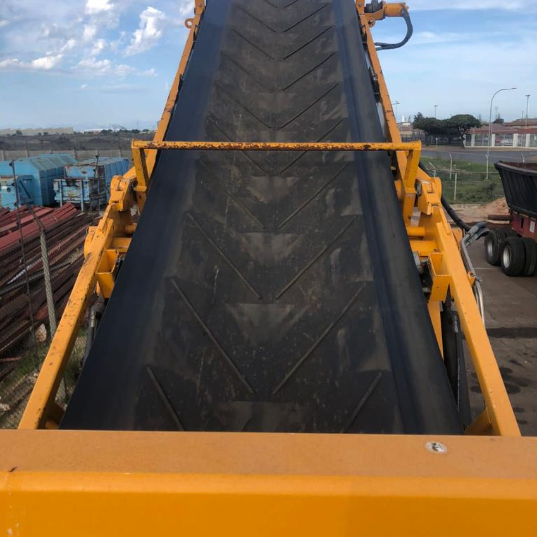 CBI Magnum 8400 woodchipper4